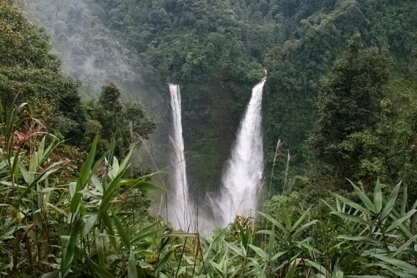 tat fan waterfalls.JPG